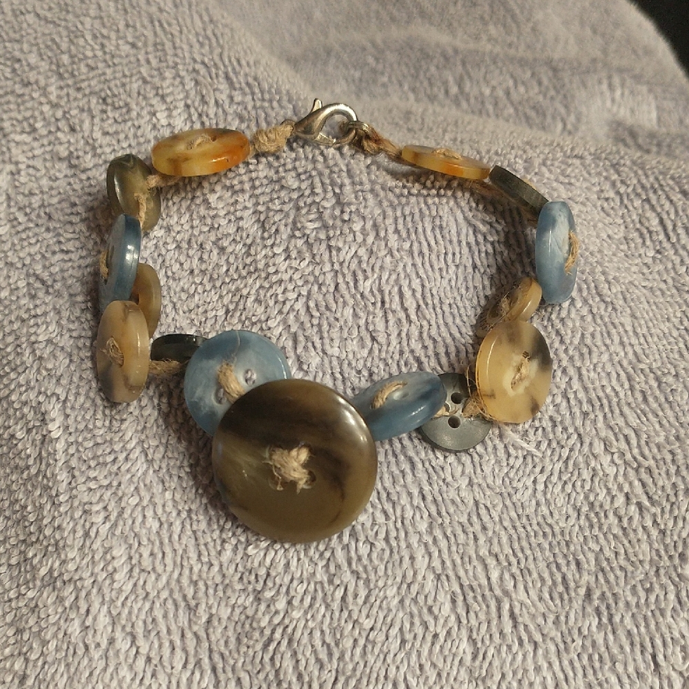 Elegant Multicolor Button Bracelet